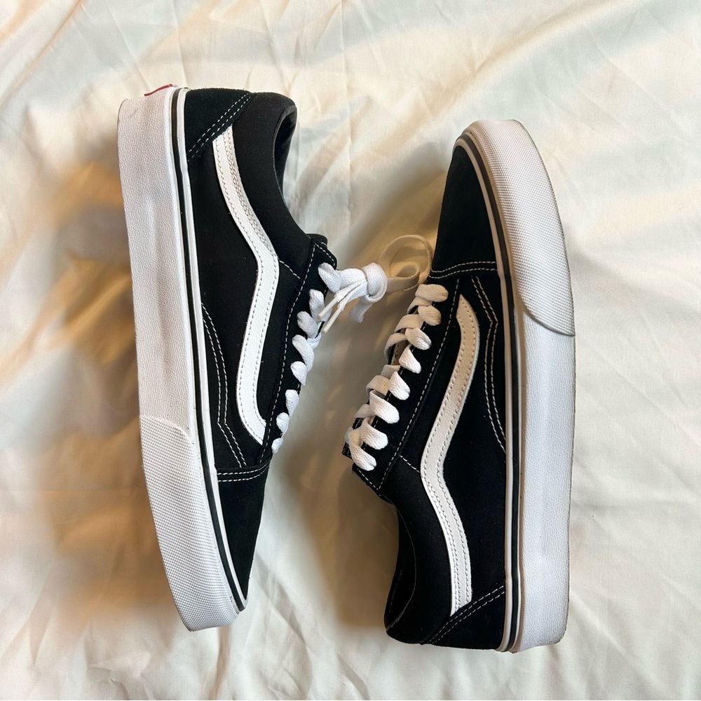 SOLD - Vans Old Skool Black and White